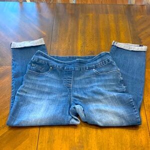 Westbound size 14 womens cropped Jean some wear and piling